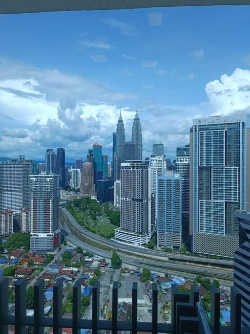 Cl 29A Insta Klcc View & Infinity Pool Apartment กัวลาลัมเปอร์ ภายนอก รูปภาพ
